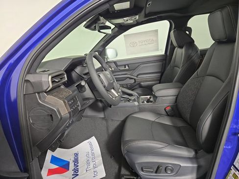 Used 2025 Toyota Tacoma Limited AWD/4WD image 13