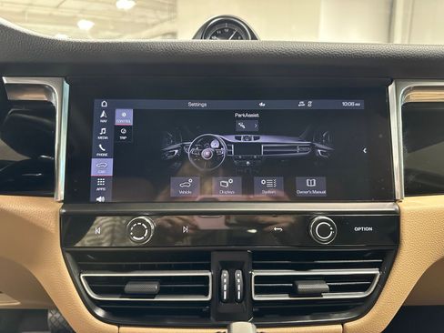 Used 2025 Porsche Macan image 29