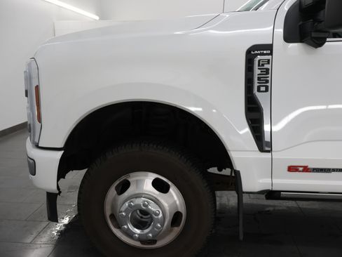 Used 2024 Ford F350 Limited w/ FX4 Off-Road Package AWD/4WD image 40