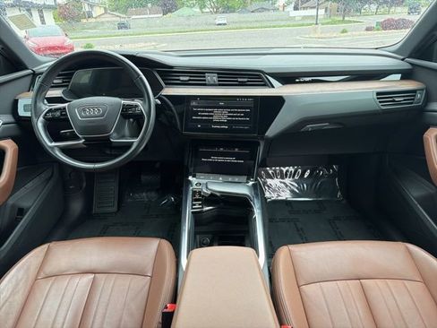Used 2022 Audi e-tron Premium w/ Convenience Plus Package AWD/4WD image 17