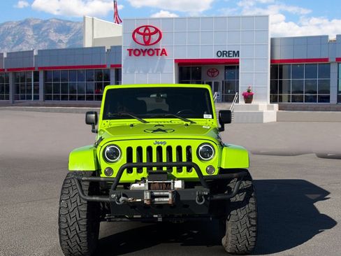 Used 2012 Jeep Wrangler Sahara w/ Connectivity Group AWD/4WD image 2