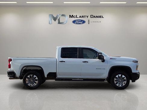 Used 2024 Chevrolet Silverado 2500 Custom w/ Custom Convenience Package AWD/4WD image 6