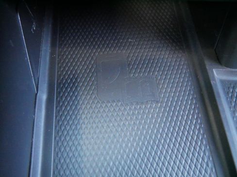 Used 2024 Volkswagen Atlas Cross Sport SEL Premium R-Line image 31