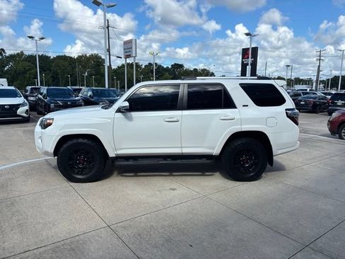 Used 2021 Toyota 4Runner SR5 Premium w/ Moonroof Package RWD image 4