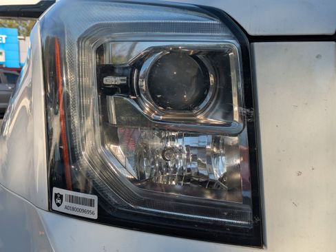 Used 2020 GMC Yukon XL SLT w/ Open Road Package image 10