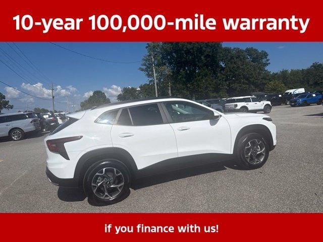Used 2025 Chevrolet Trax LT w/ LT Convenience Package FWD image 17
