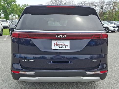 Used 2024 Kia Carnival LX FWD image 5