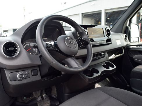 Used 2025 Mercedes-Benz Sprinter 2500 image 15