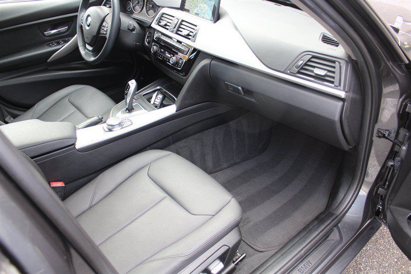 Used 2018 BMW 320i xDrive Sedan AWD/4WD image 30