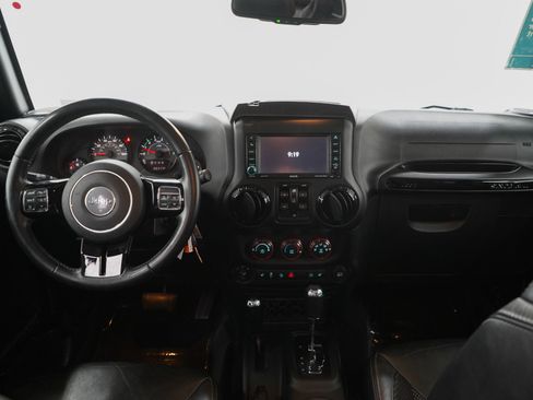 Used 2016 Jeep Wrangler Unlimited Sahara AWD/4WD image 15
