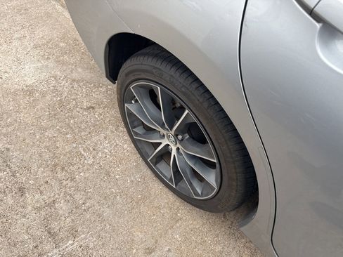 Used 2016 Toyota Camry XSE image 7