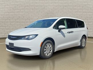 Used 2020 Chrysler Voyager L FWD video 1