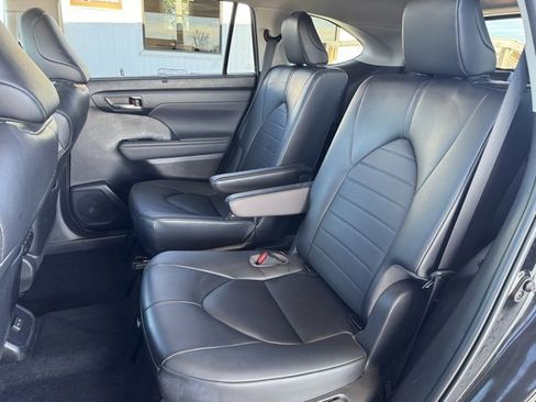 Used 2023 Toyota Highlander XLE image 22