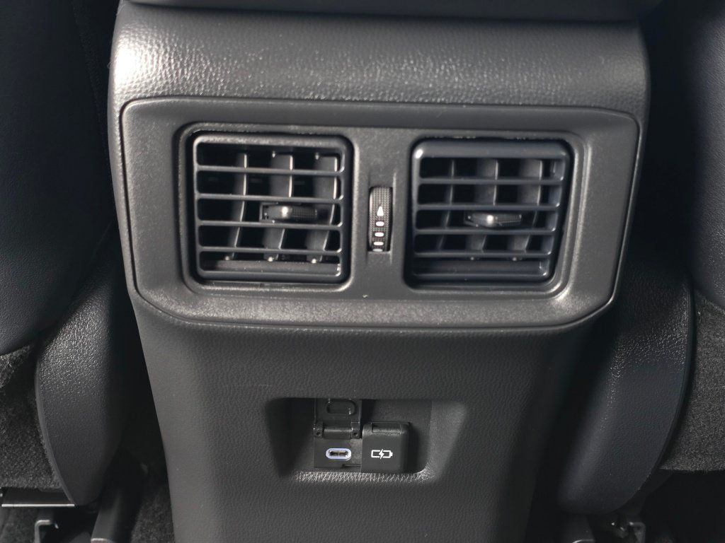 Used 2025 Toyota RAV4 XSE w/ Advanced Technology Package AWD/4WD image 19