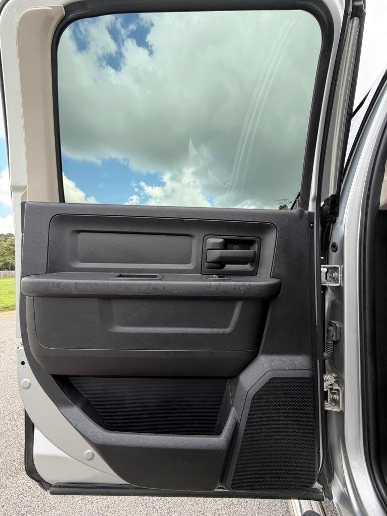 Used 2015 RAM 2500 Tradesman w/ Chrome Appearance Group AWD/4WD image 12