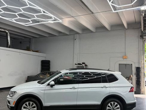 Used 2018 Volkswagen Tiguan SE w/ Panoramic Sunroof Package FWD image 7