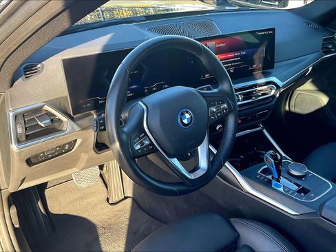 Used 2023 BMW i4 eDrive35 w/ Premium Package image 17