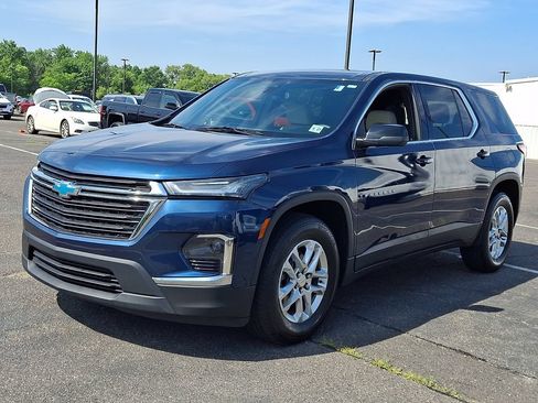Used 2022 Chevrolet Traverse LS FWD image 6