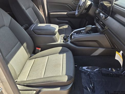 Used 2024 Chevrolet Colorado Trail Boss w/ Technology Package AWD/4WD image 17