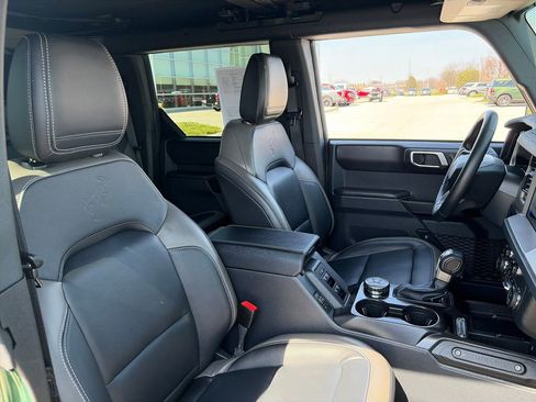 Used 2025 Ford Bronco Outer Banks image 13