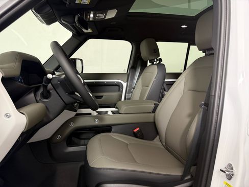 New 2026 Land Rover Defender 110 X-Dynamic SE AWD/4WD image 5