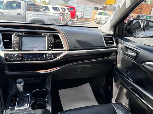 Used 2019 Toyota Highlander Limited AWD/4WD image 49