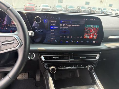 Used 2024 Chevrolet Traverse LS FWD image 21