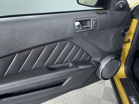 Used 2010 Ford Mustang Coupe image 14