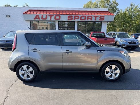 Used 2017 Kia Soul w/ Convenience Package FWD image 4