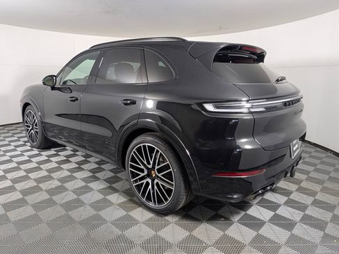 New 2026 Porsche Cayenne GTS image 3
