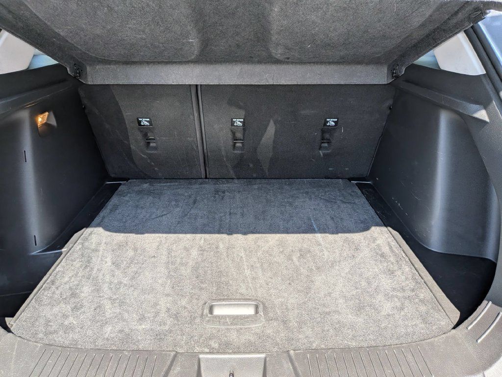 Used 2025 Chevrolet Trax LT w/ LT Convenience Package FWD image 28