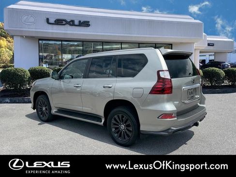 Used 2022 Lexus GX 460 Premium w/ Accessory Package AWD/4WD image 3
