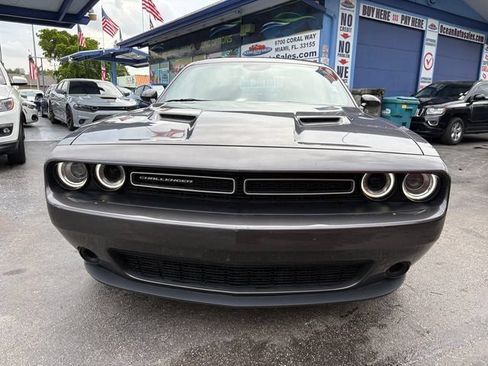 Used 2022 Dodge Challenger SXT RWD image 4
