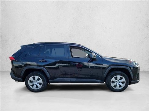 Used 2021 Toyota RAV4 LE FWD image 4