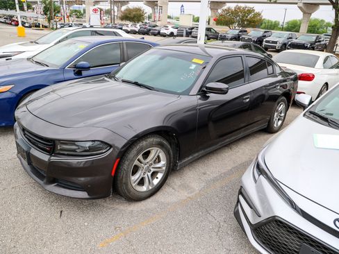 Used 2020 Dodge Charger SXT image 14