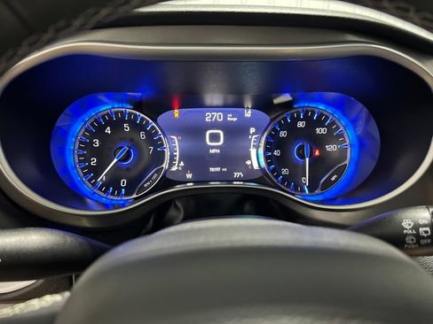 Used 2024 Chrysler Pacifica Touring-L FWD image 25