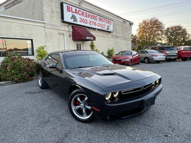 Used 2019 Dodge Challenger SXT w/ Driver Convenience Group RWD image 1