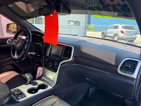 Used 2014 Jeep Grand Cherokee Overland w/ Advanced Technology Group AWD/4WD image 31