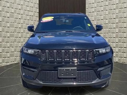 Used 2023 Jeep Grand Cherokee Altitude AWD/4WD image 16