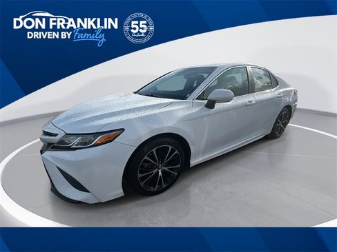 Used 2018 Toyota Camry SE image 1