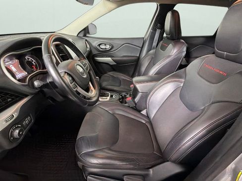 Used 2017 Jeep Cherokee Trailhawk AWD/4WD image 17