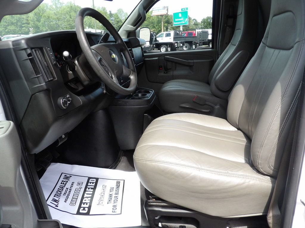 Used 2016 Chevrolet Express 2500 RWD image 17