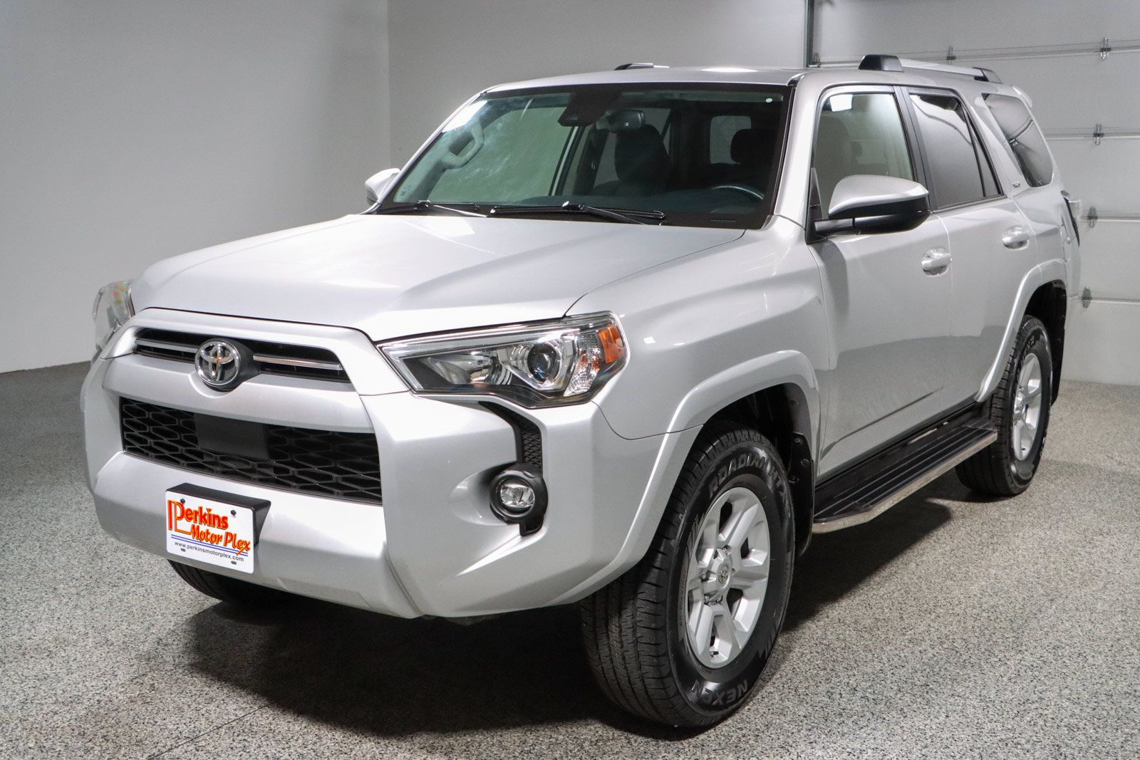 Used 2021 Toyota 4Runner SR5 AWD/4WD image 33