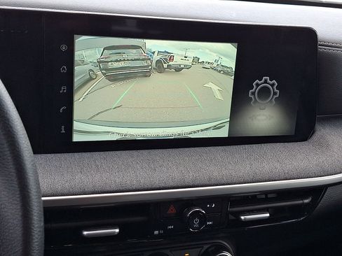 Certified 2025 Nissan Kicks SV AWD/4WD image 18