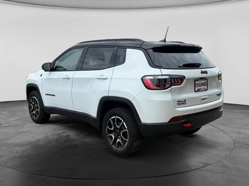 Used 2025 Jeep Compass Trailhawk AWD/4WD image 7