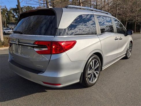 Certified 2024 Honda Odyssey Touring image 7