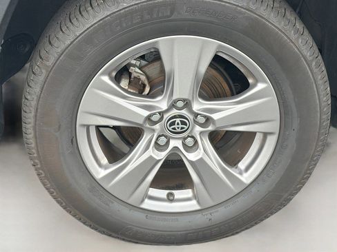 Used 2024 Toyota RAV4 LE AWD/4WD image 9