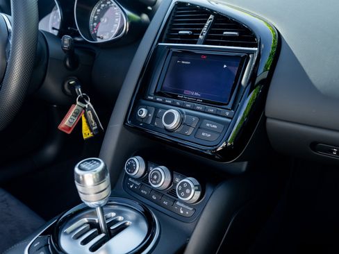 Used 2014 Audi R8 V8 image 40