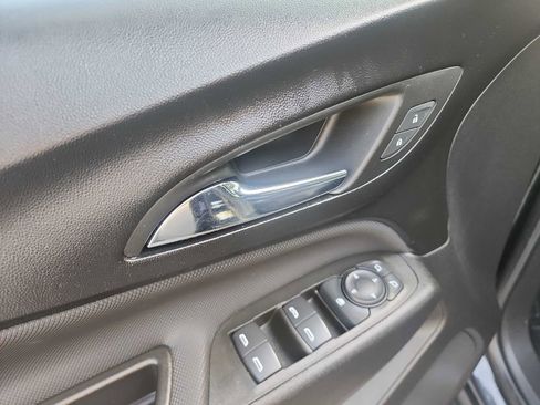 Used 2023 Chevrolet Equinox RS image 16