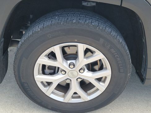 Used 2021 Jeep Grand Cherokee L Limited w/ MOPAR Finishing Package AWD/4WD image 10